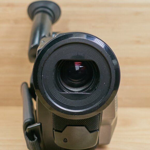 Hitachi VM-E635LA 8mm Video Camera Camcorder / Made in Japan / Tested - Picture 4 of 9